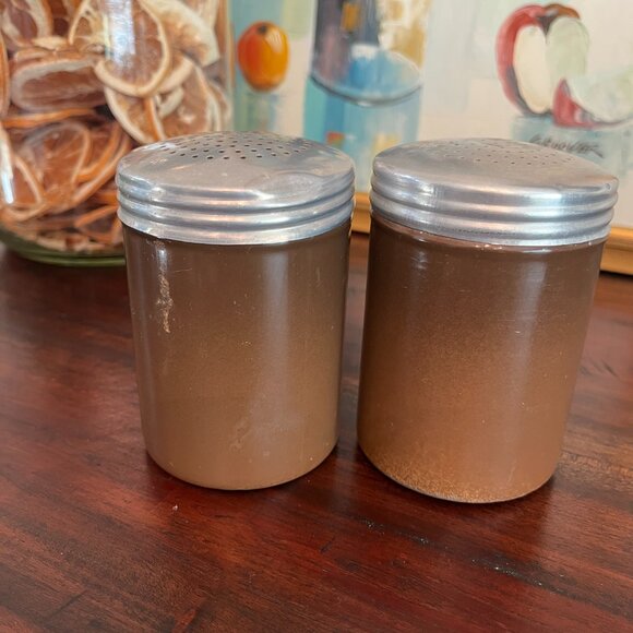 Retro Vintage Brown Salt & Pepper Shakers Cottagecore Grannycore Metal Screw Top - Picture 2 of 5